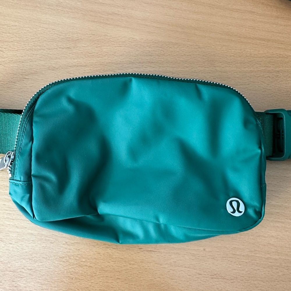 Lululemon Everglade Green Belt bag